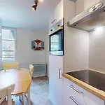 70 M² Center *