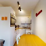 70 M² Center *
